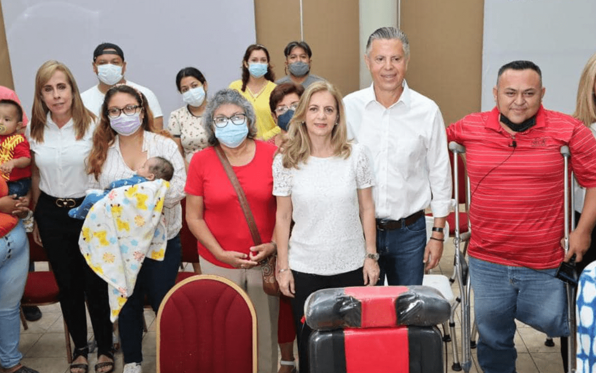 Encabezan Chucho Nader y Aída Féres nueva entrega de aparatos